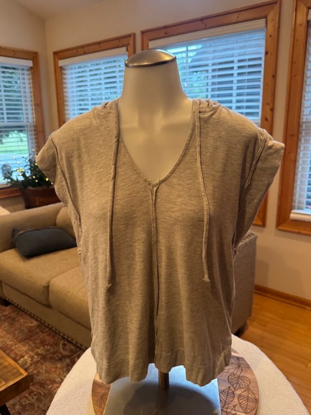 EVEREVE Grey Hooded V-Neck Cap Sleeve Top Size Small NWOT